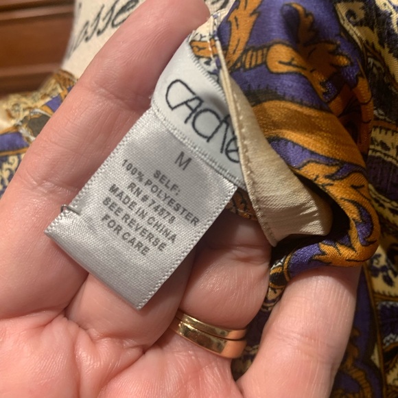 Cache ruffle front blouse. Size med. - Picture 4 of 8